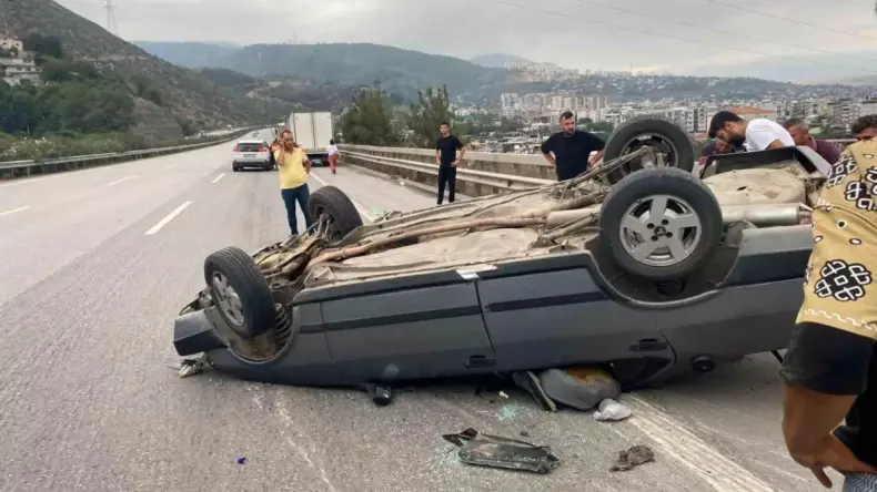 Hatay’da Takla Atan Araçta 4 Yaralı