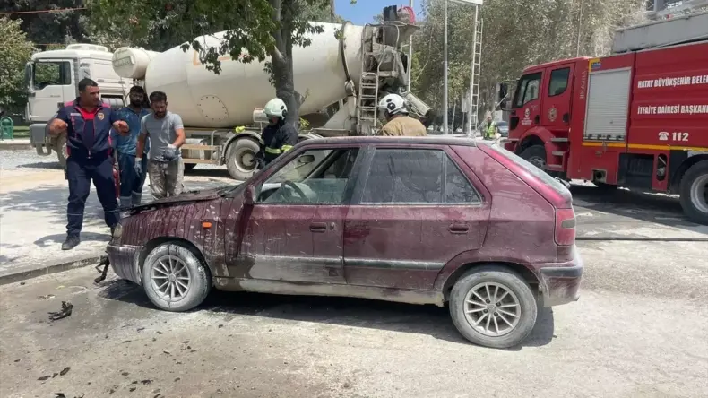 Antakya’da Park Halindeki Araçta Yangın Çıktı